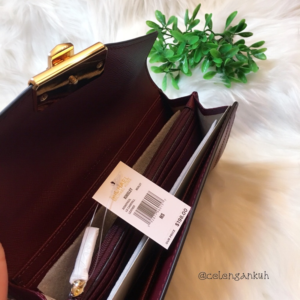 💕NEW Michael Kors Kinsley Carryall Leather Wallet - Picture 3 of 5